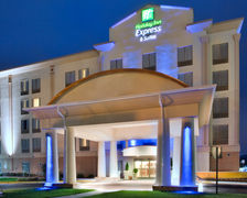 Holiday Inn Express & Suites Fredericksburg