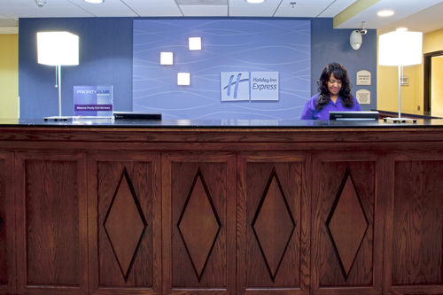 Holiday Inn Express 13 Minutes Away from Rev3 RUSH Expo WELCM LBBY 3 E Holiday Inn Express 13 Minutes Away from Rev3 RUSH Expo